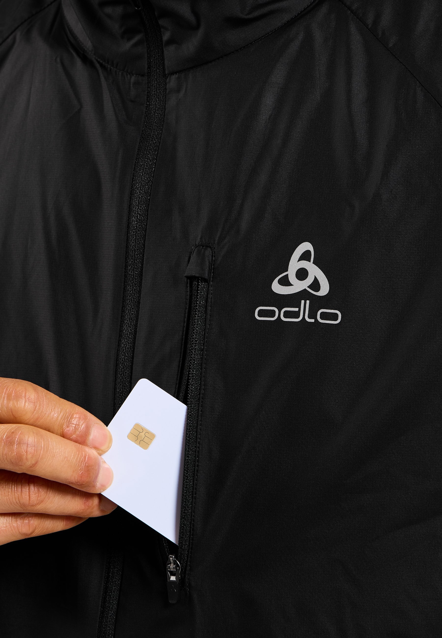 The Zeroweight running jacket in black | High-Performance | Odlo
