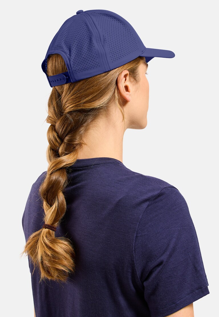 The Performance snapback cap