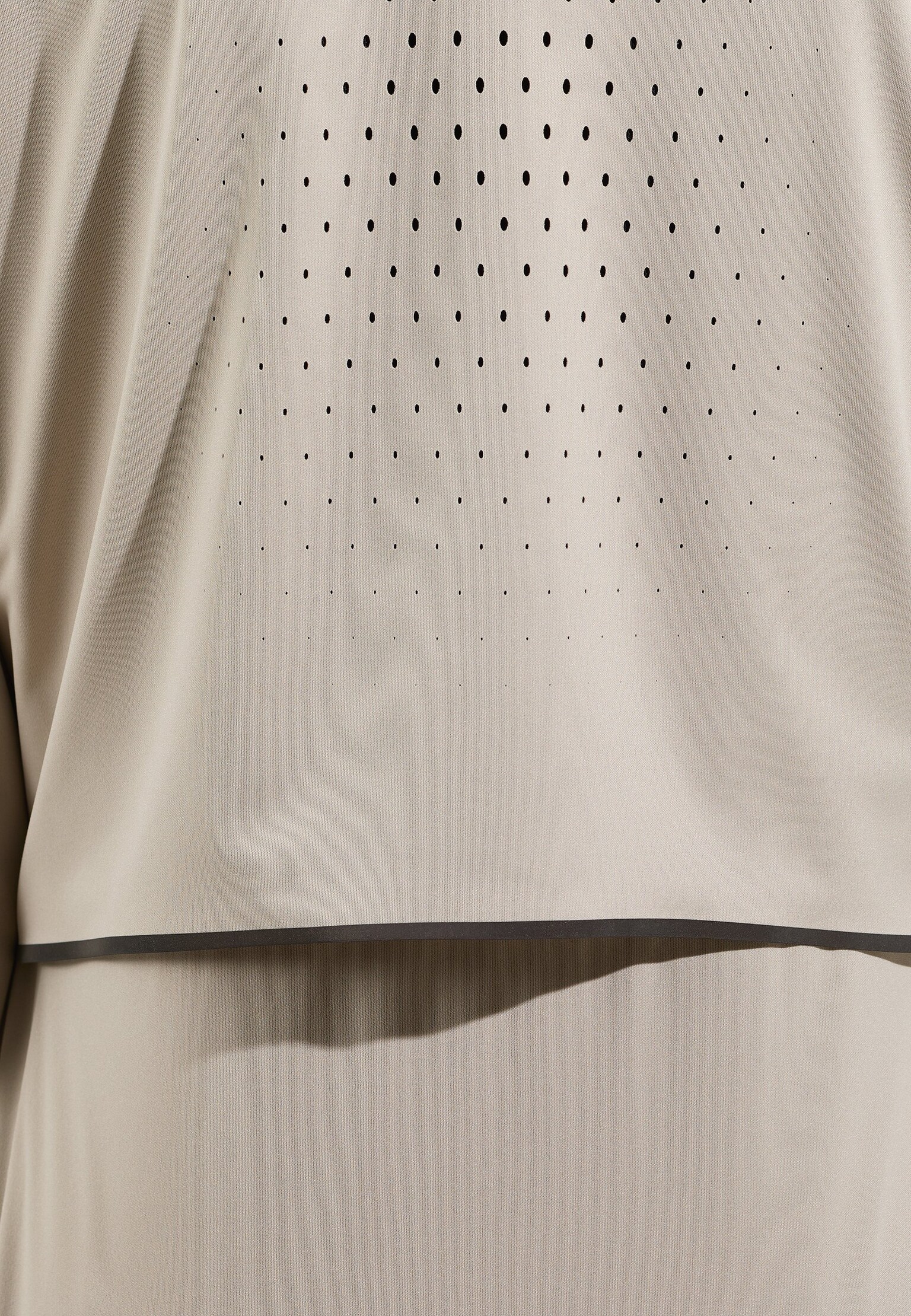 The Zeroweight Pro Warm reflective running jacket