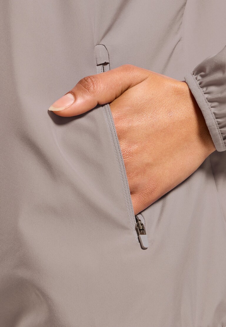 The Essentials Light running jacket