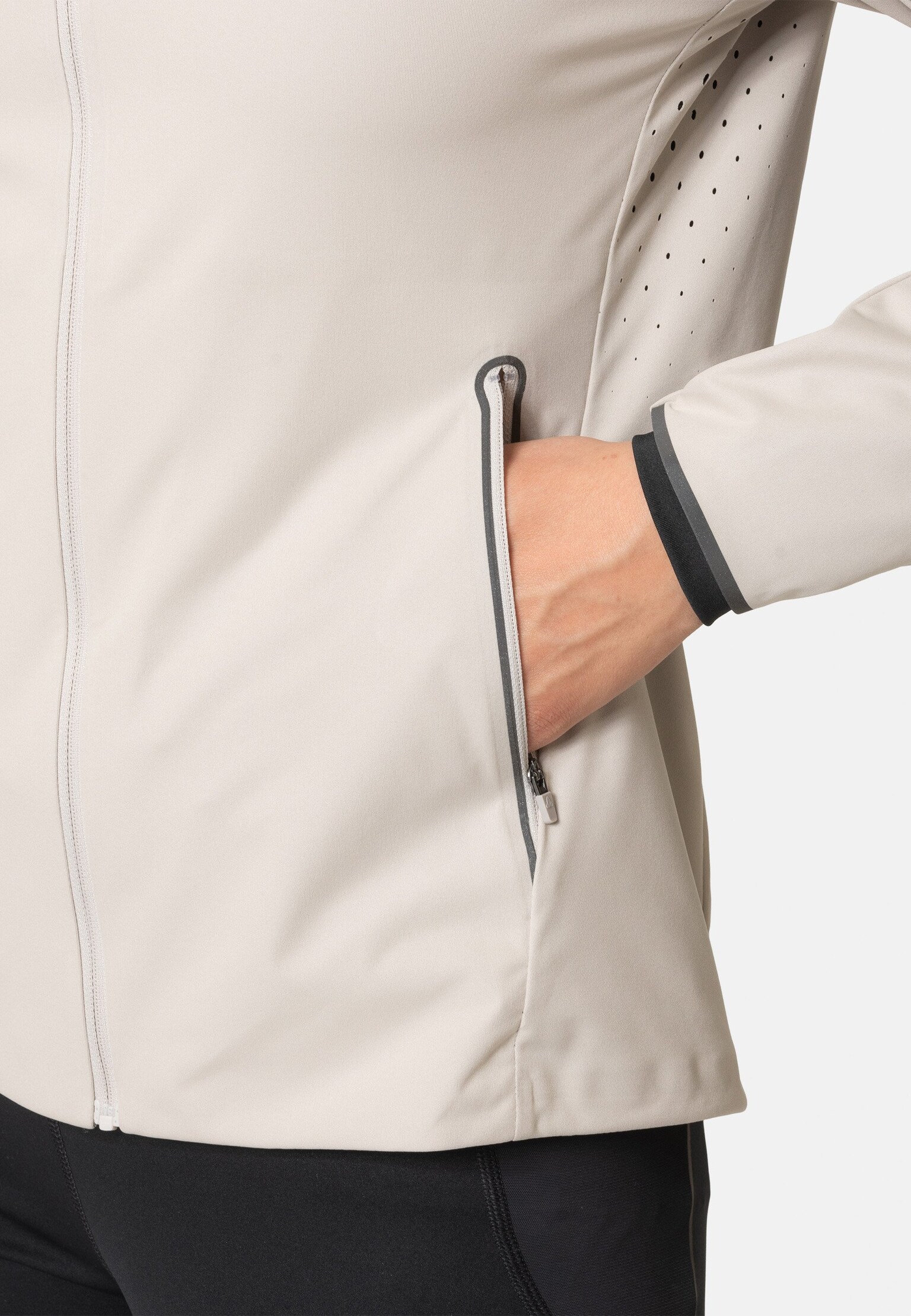 The Zeroweight Pro Warm reflective running jacket