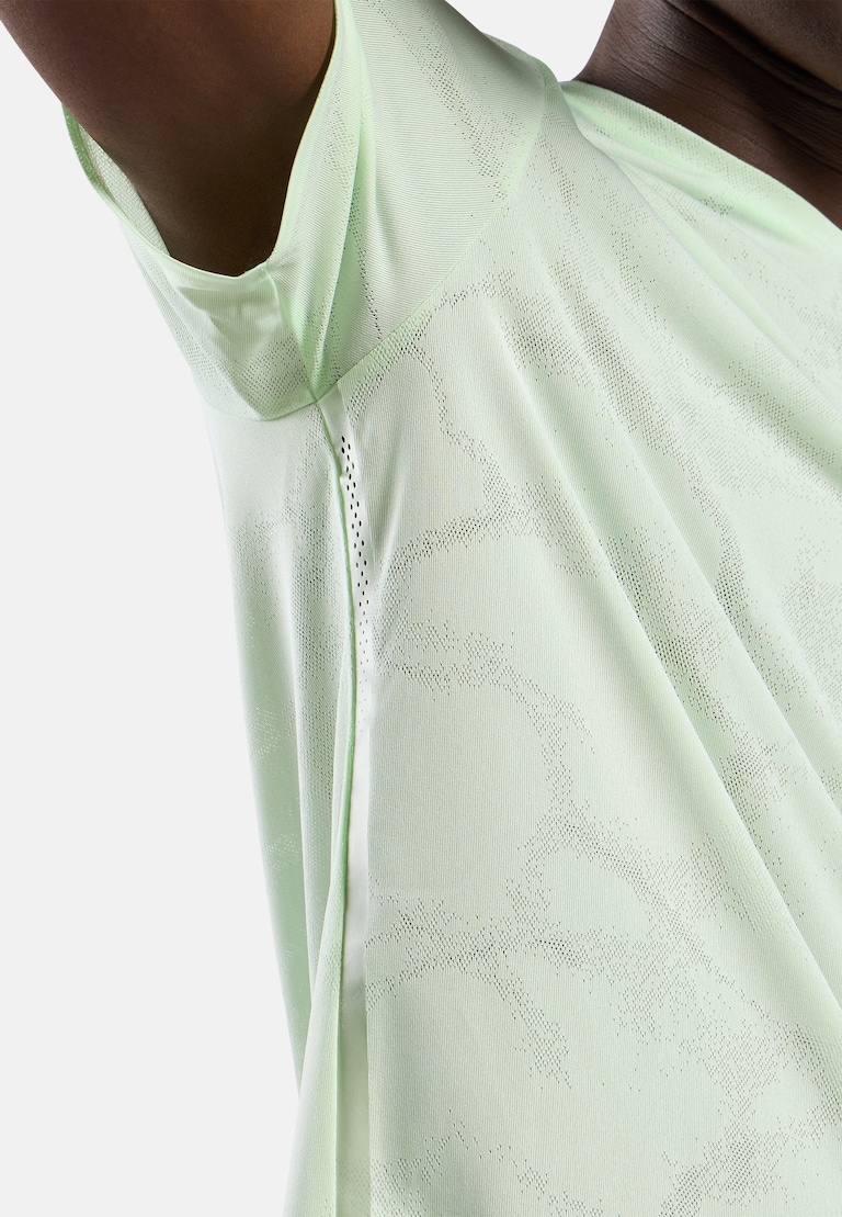 The Zeroweight engineered Chill-Tec running t-shirt