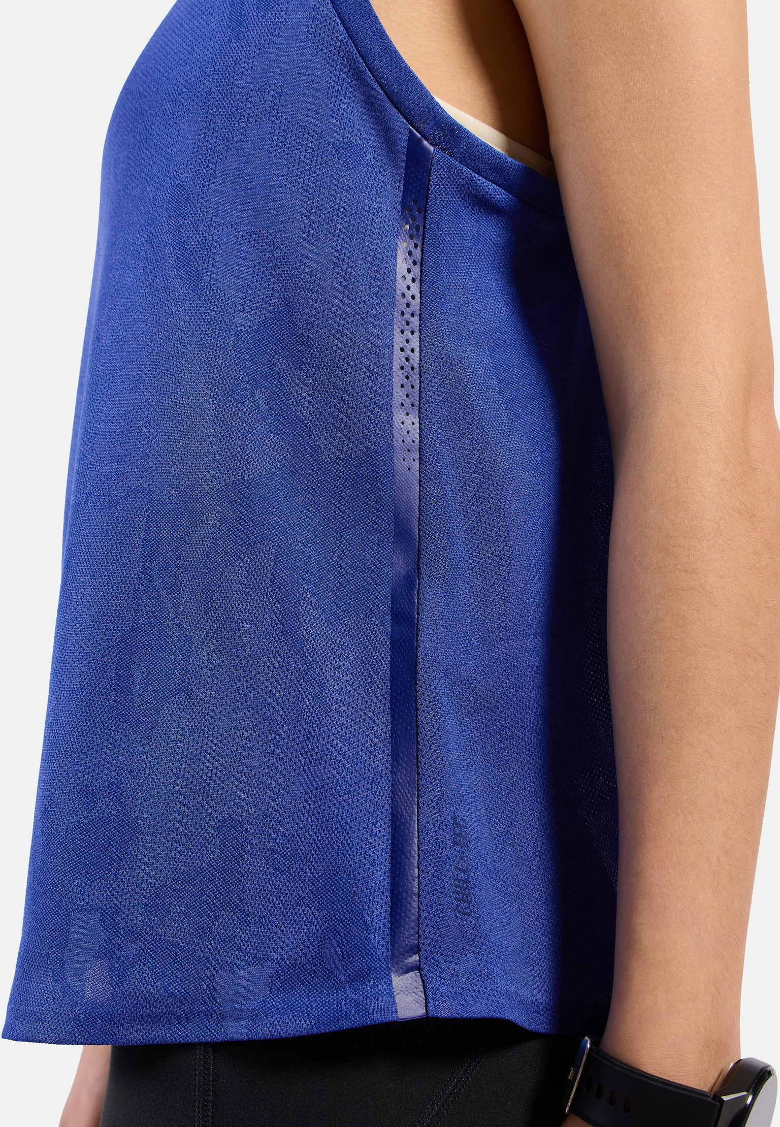 The Zeroweight Engineered Chill-Tec crew neck running tank