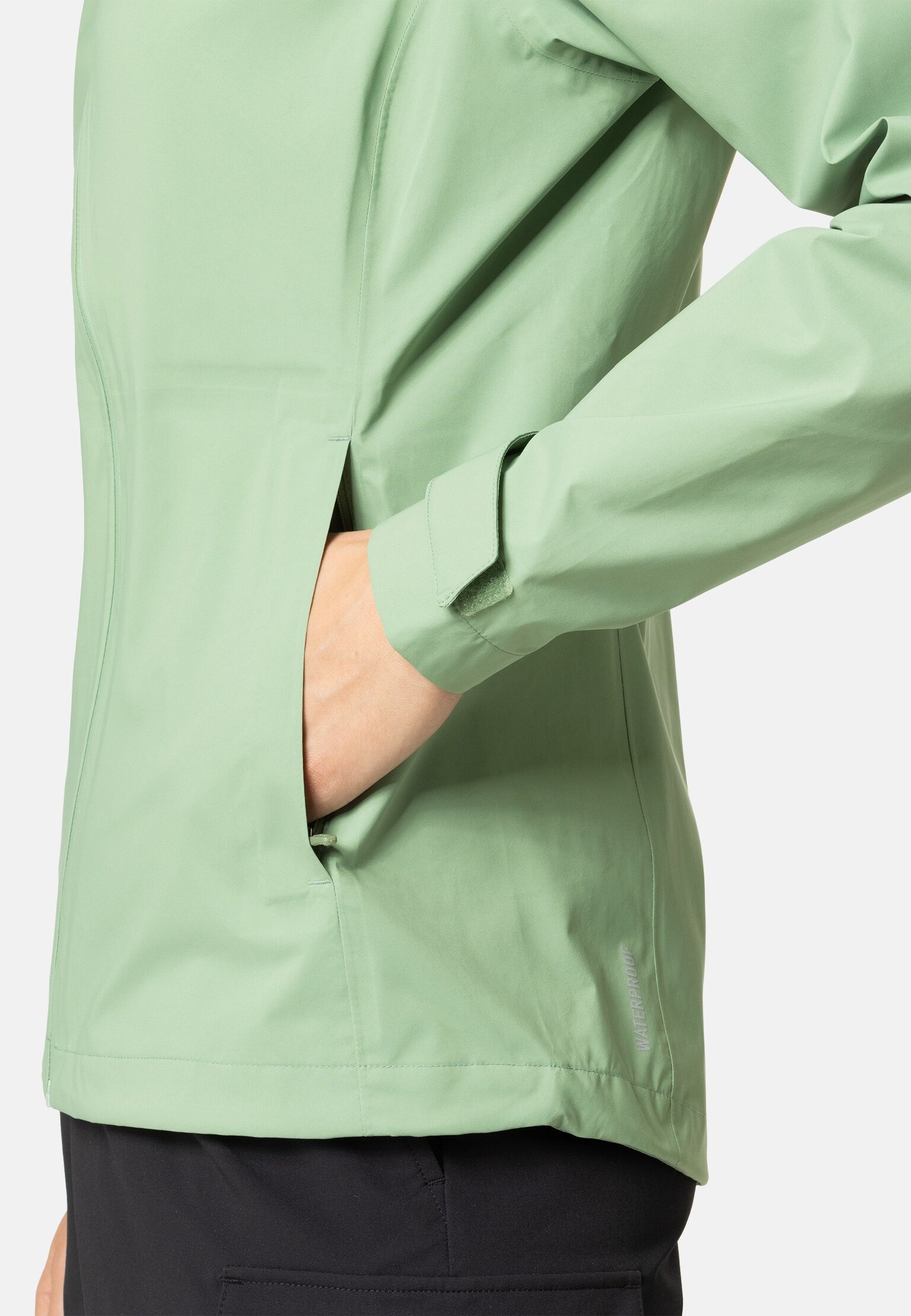 The women's Aegis 2.5L waterproof hardshell jacket