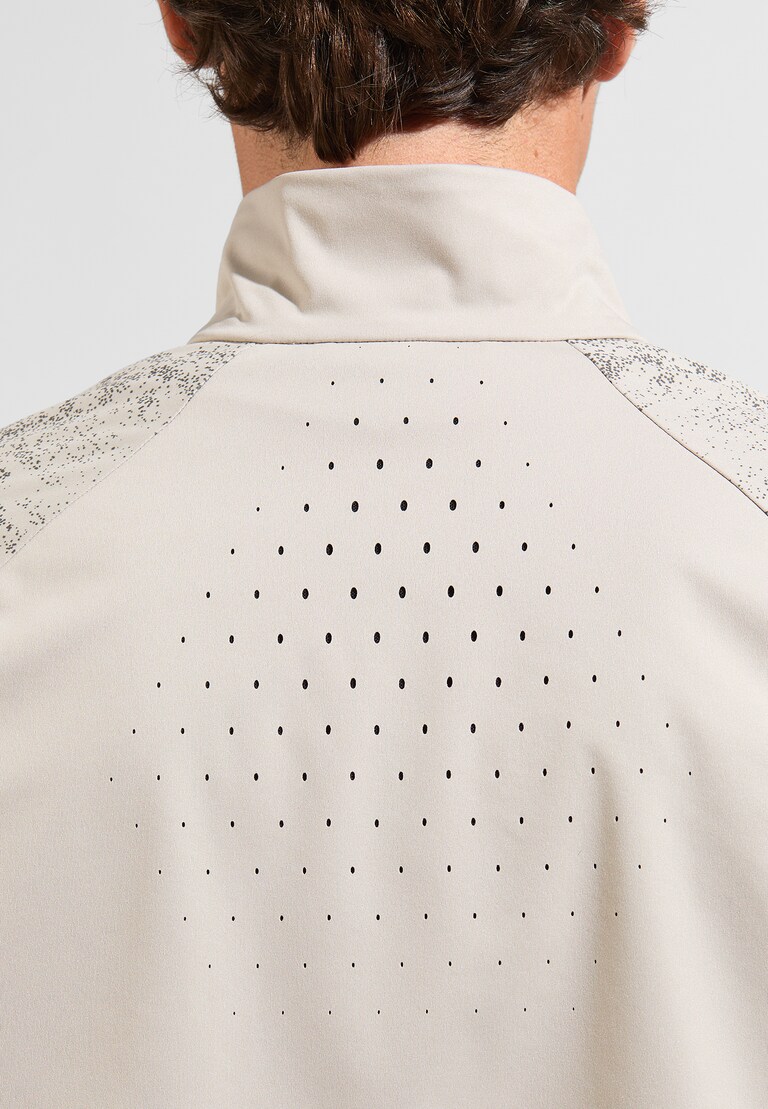 The Zeroweight Pro Warm reflective running jacket
