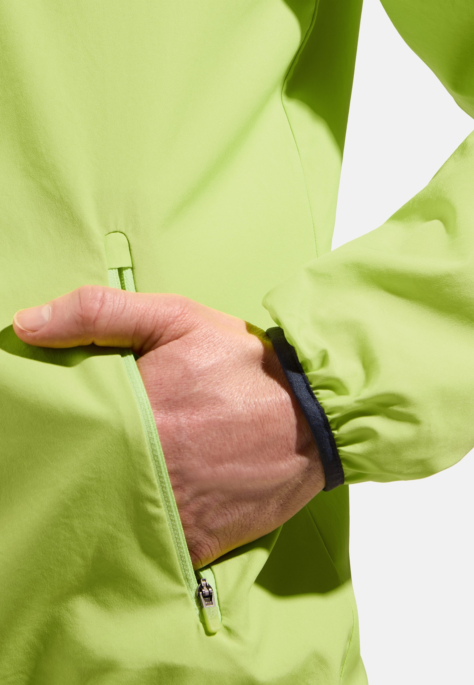The Essentials Light running jacket