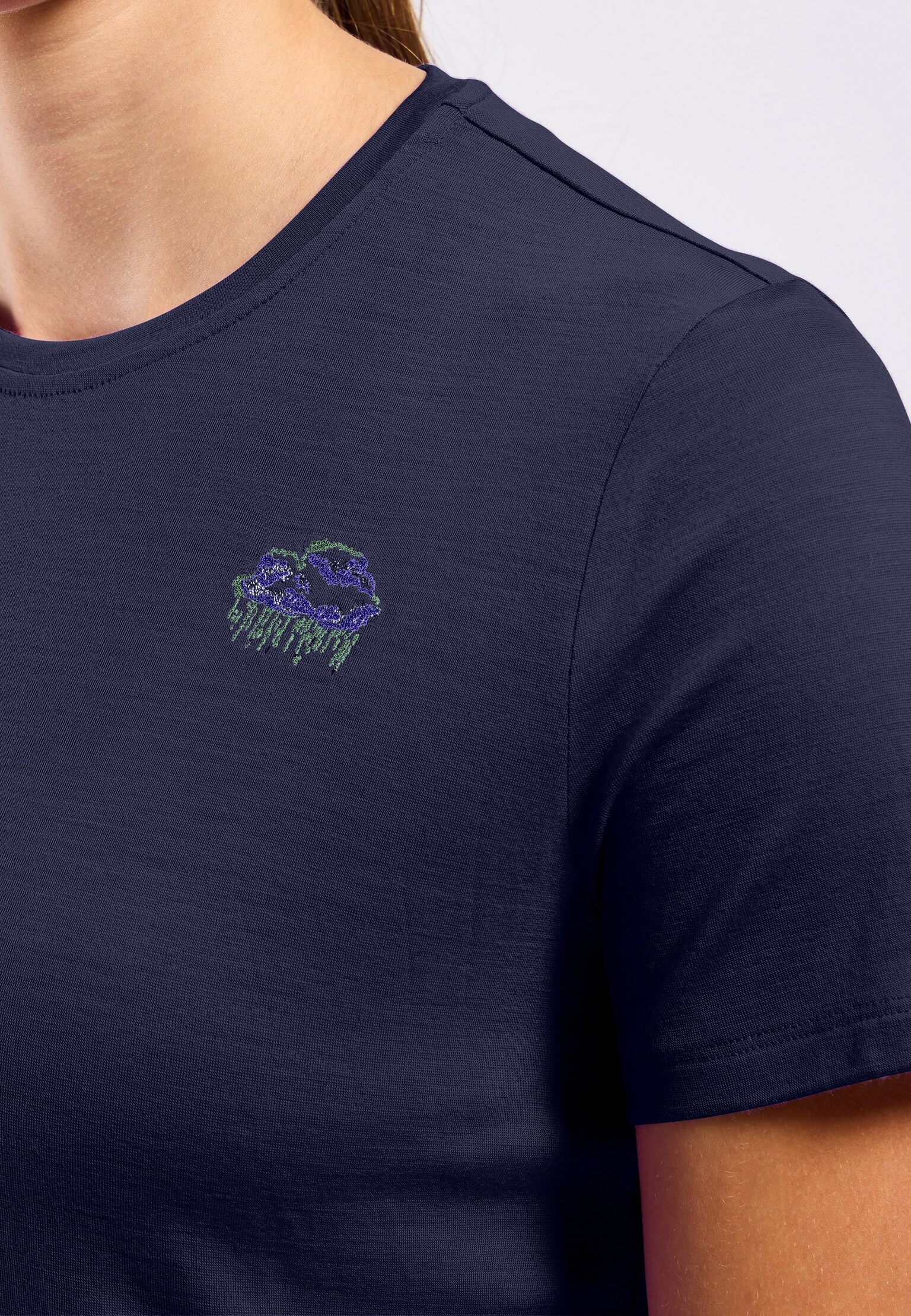 The Ascent merino 160 raincloud t-shirt