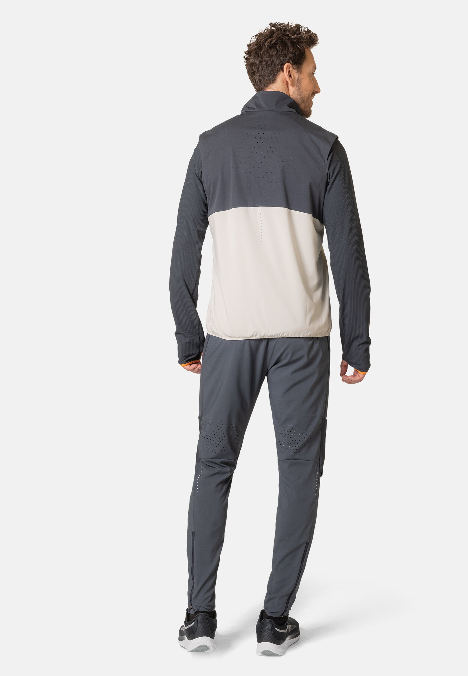 The Zeroweight Warm running vest