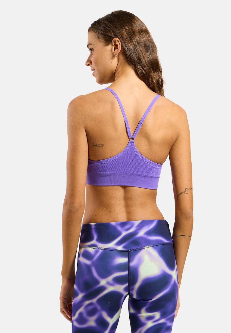 The Seamless soft-support sports bra