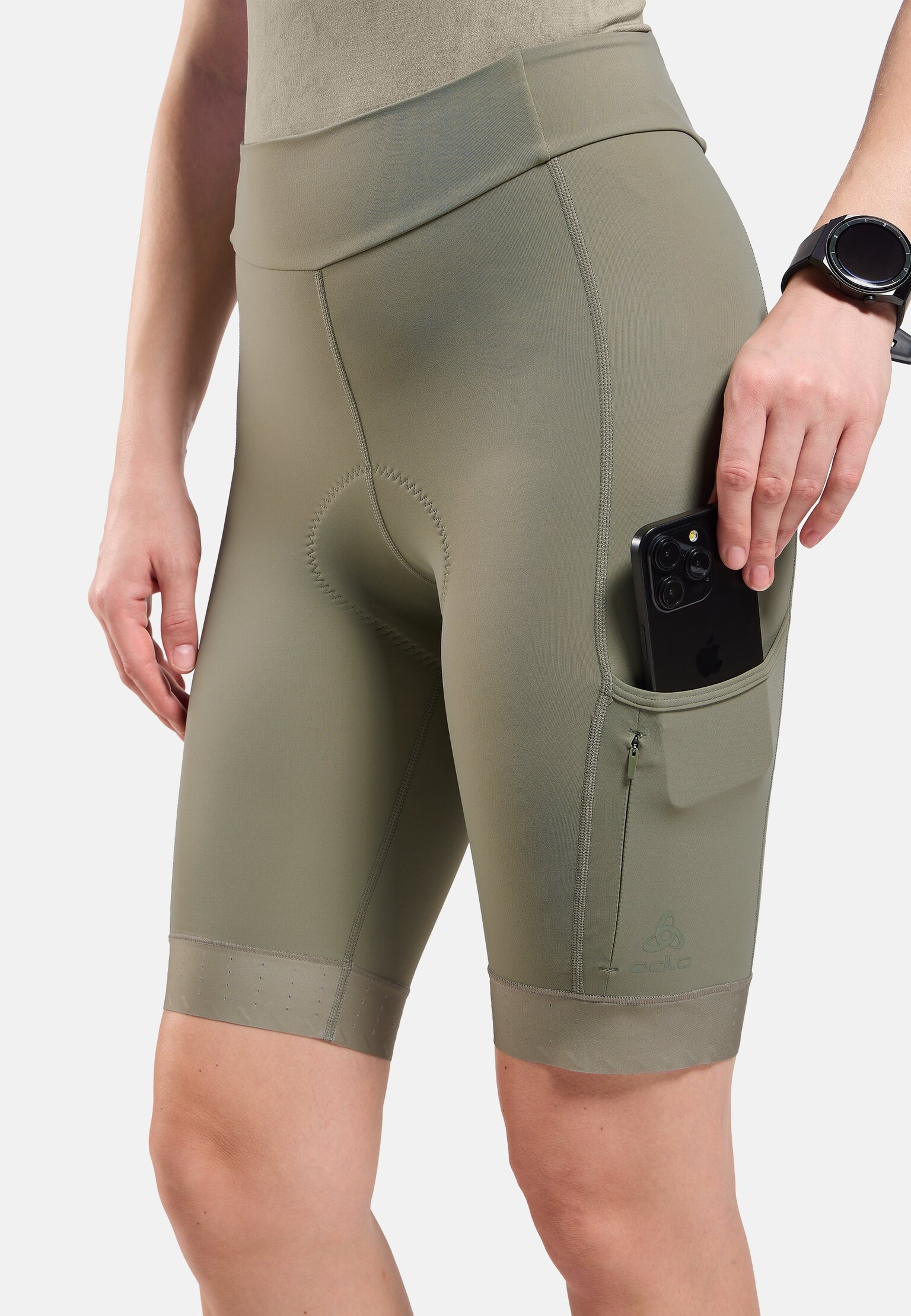 The Explorer women's cargo short tights