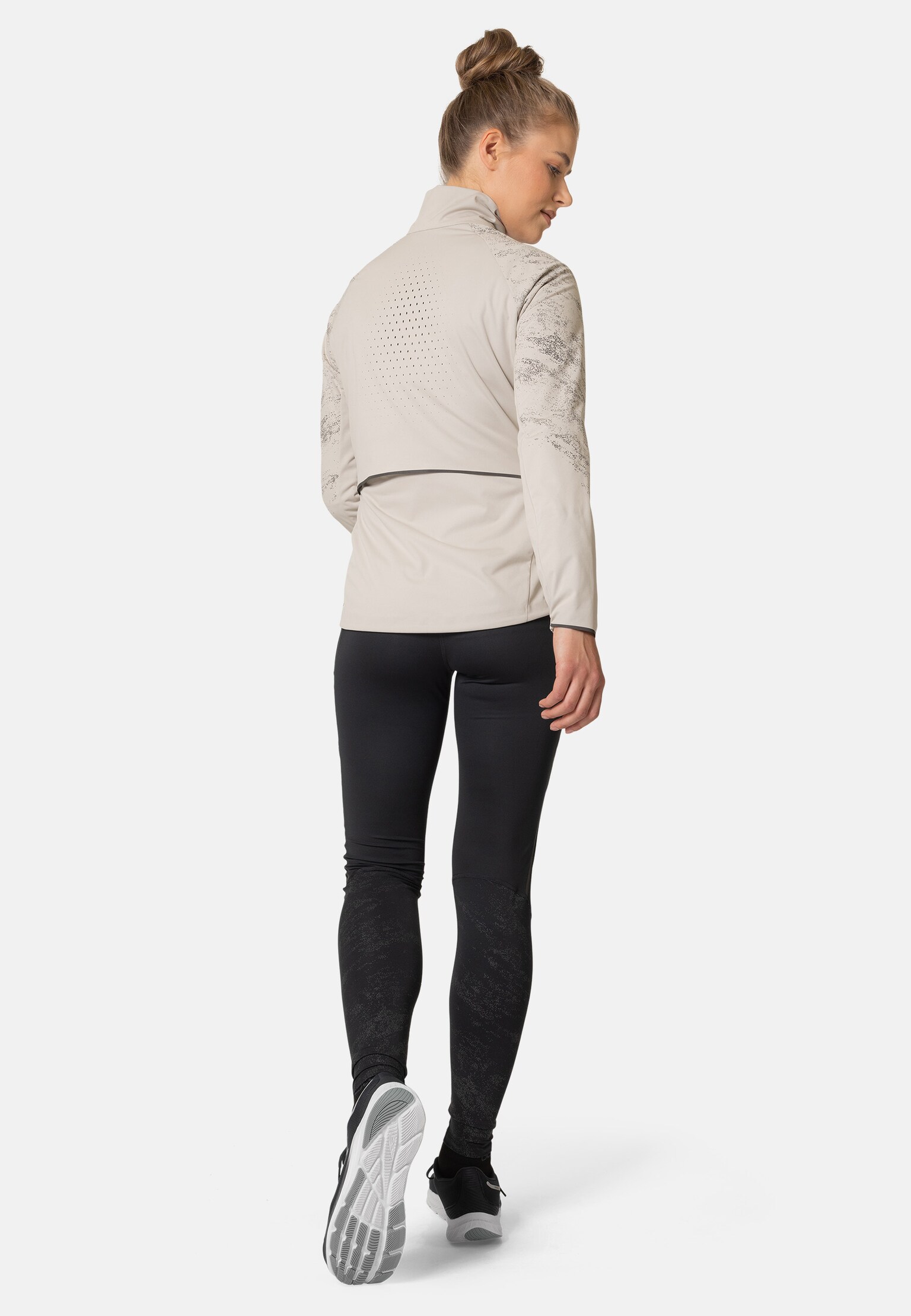 The Zeroweight Pro Warm reflective running jacket