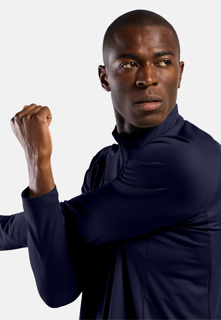 The men's Essentials half-zip running mid layer