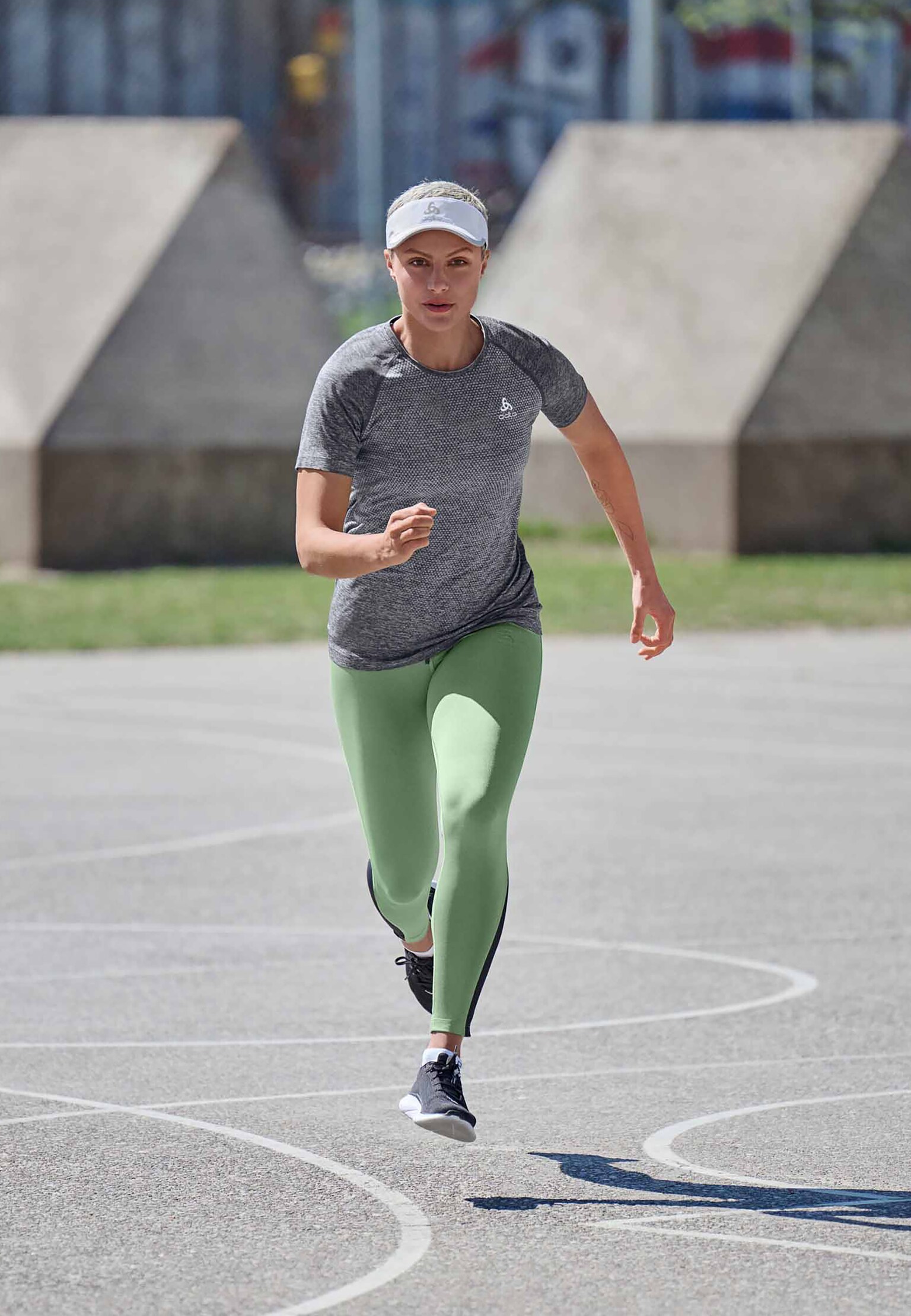 Essentials Lauftights mit Mesh-Einsätzen