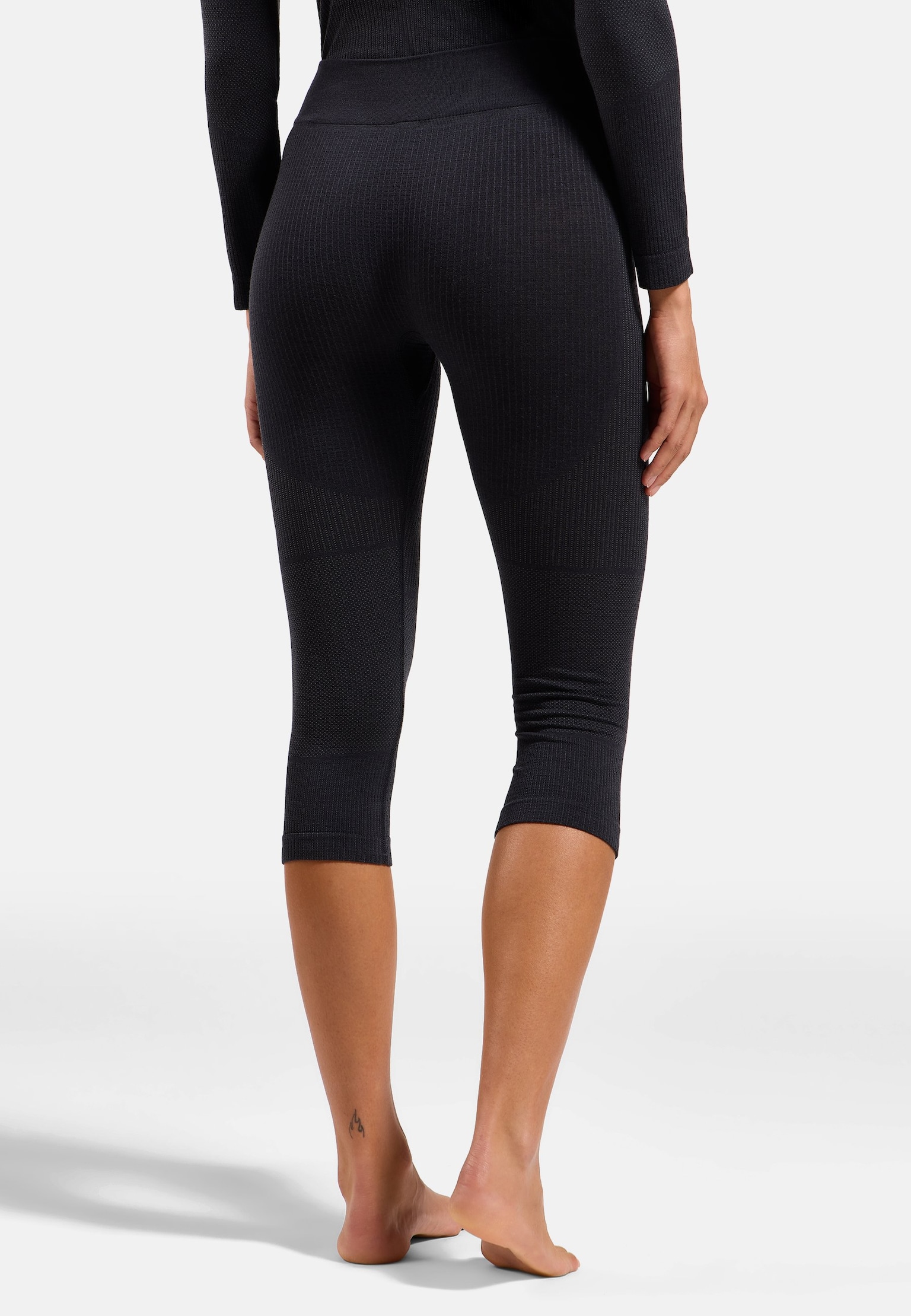The Seamless Performance Wool 3/4 base layer bottoms