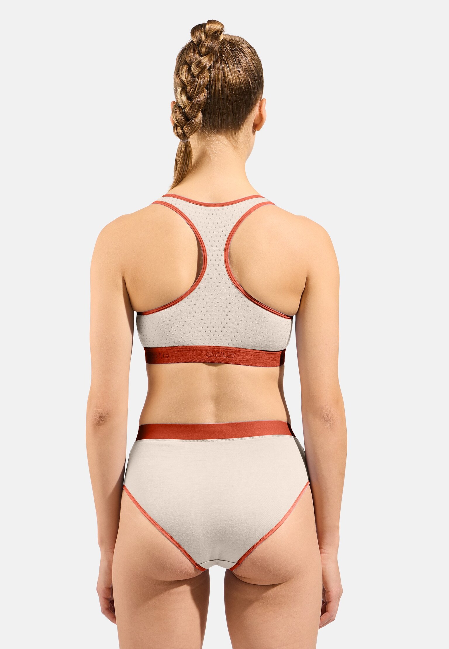 The Ascent Performance Wool Medium Sports Bra