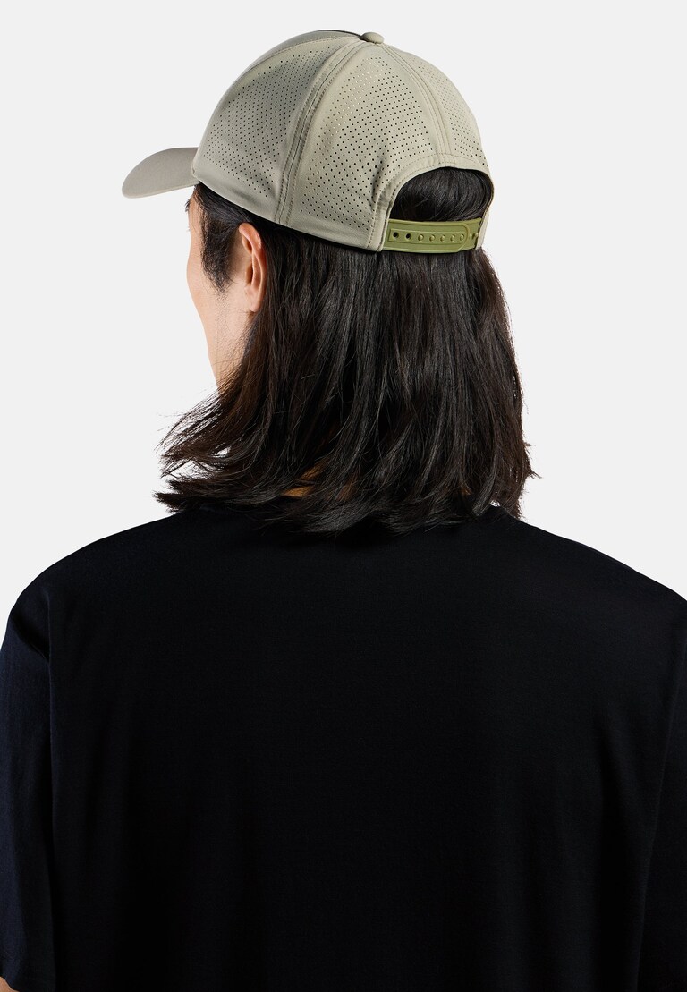 Performance Cap mit Knopfdruckleiste