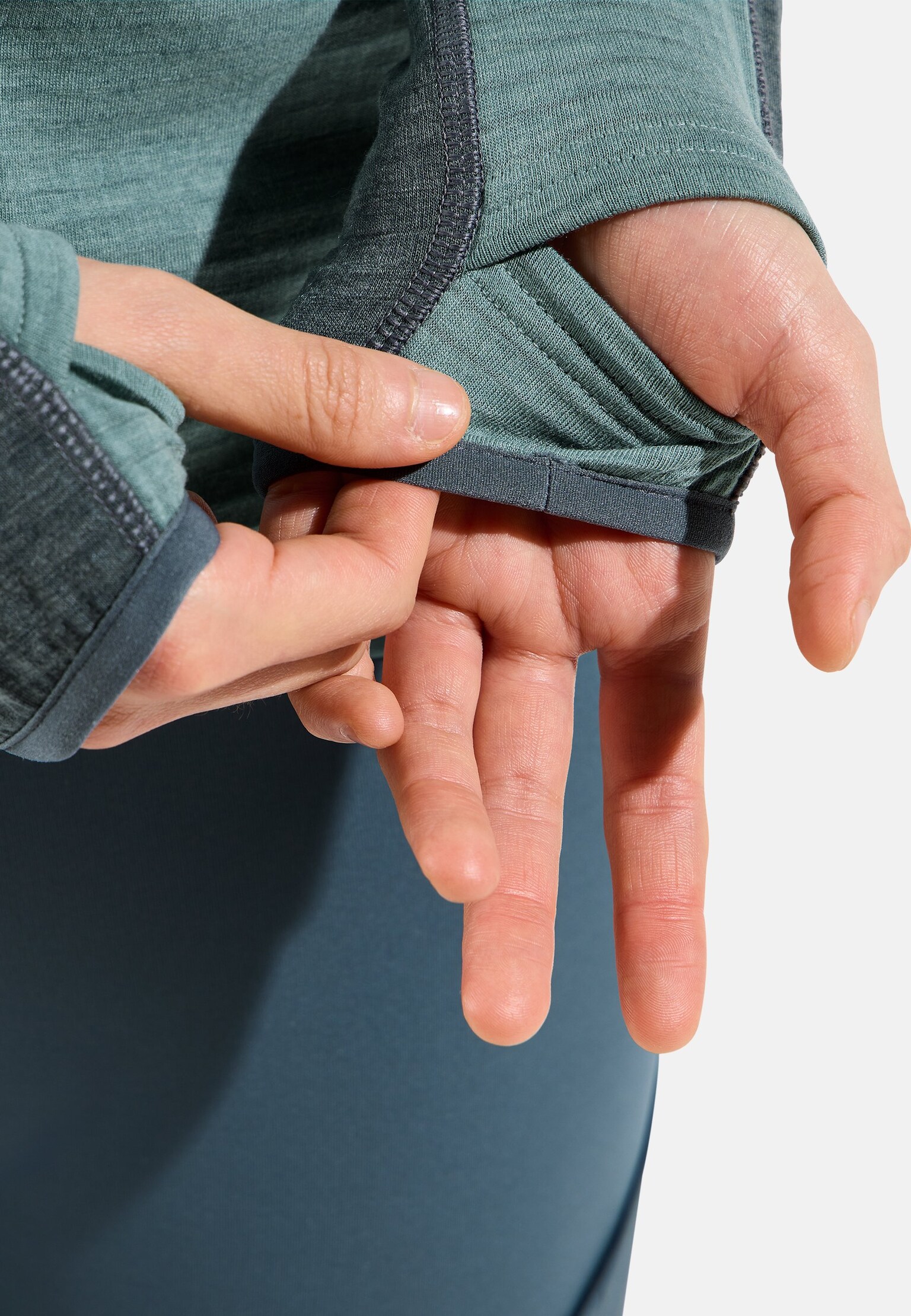 The Ascent mid layer hooded zip