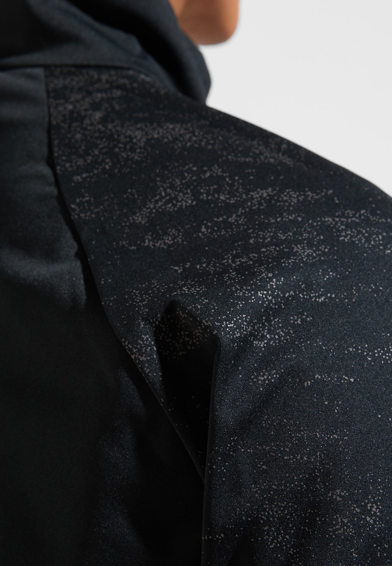 The Zeroweight Pro Warm reflective running jacket
