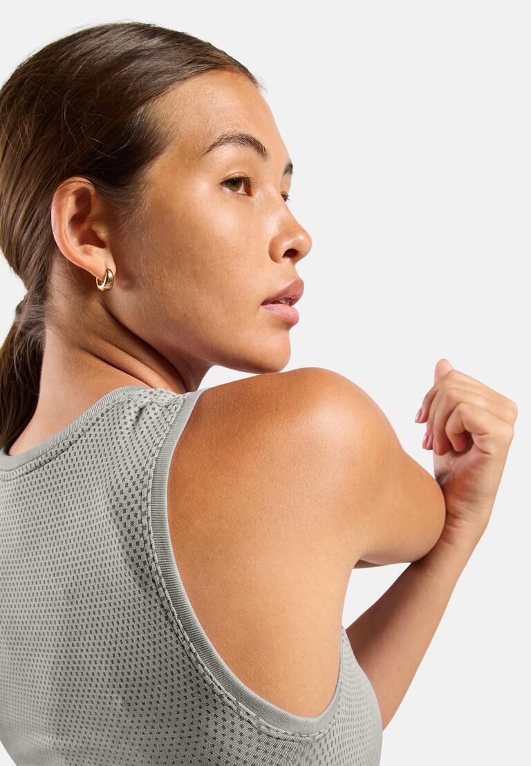 The Performance Light rain-dye sleeveless base layer