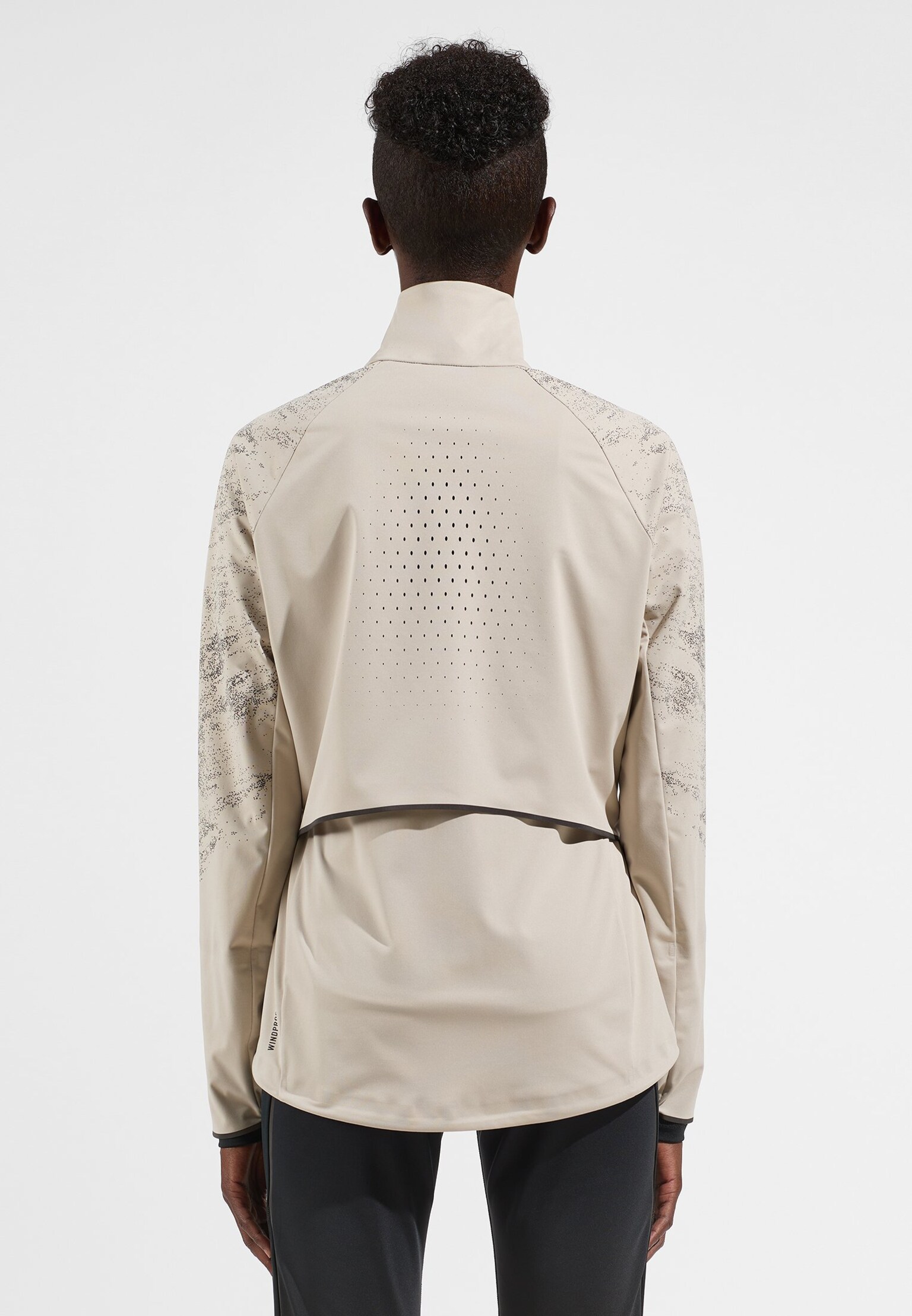 The Zeroweight Pro Warm reflective running jacket