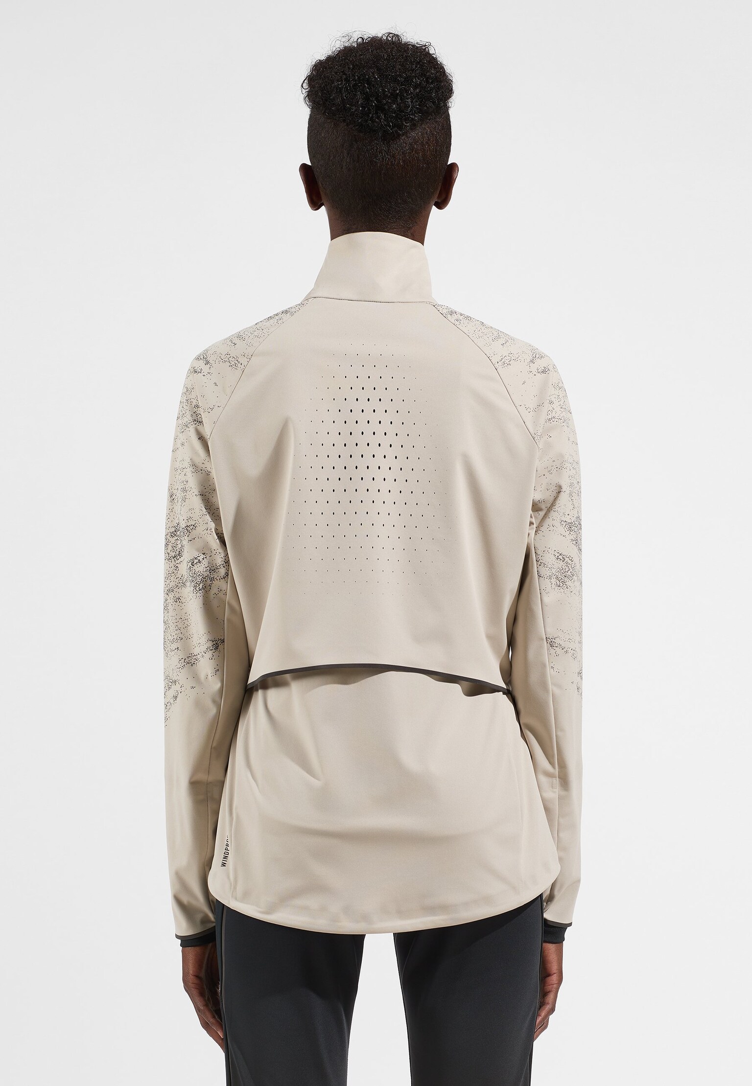 The Zeroweight Pro Warm reflective running jacket