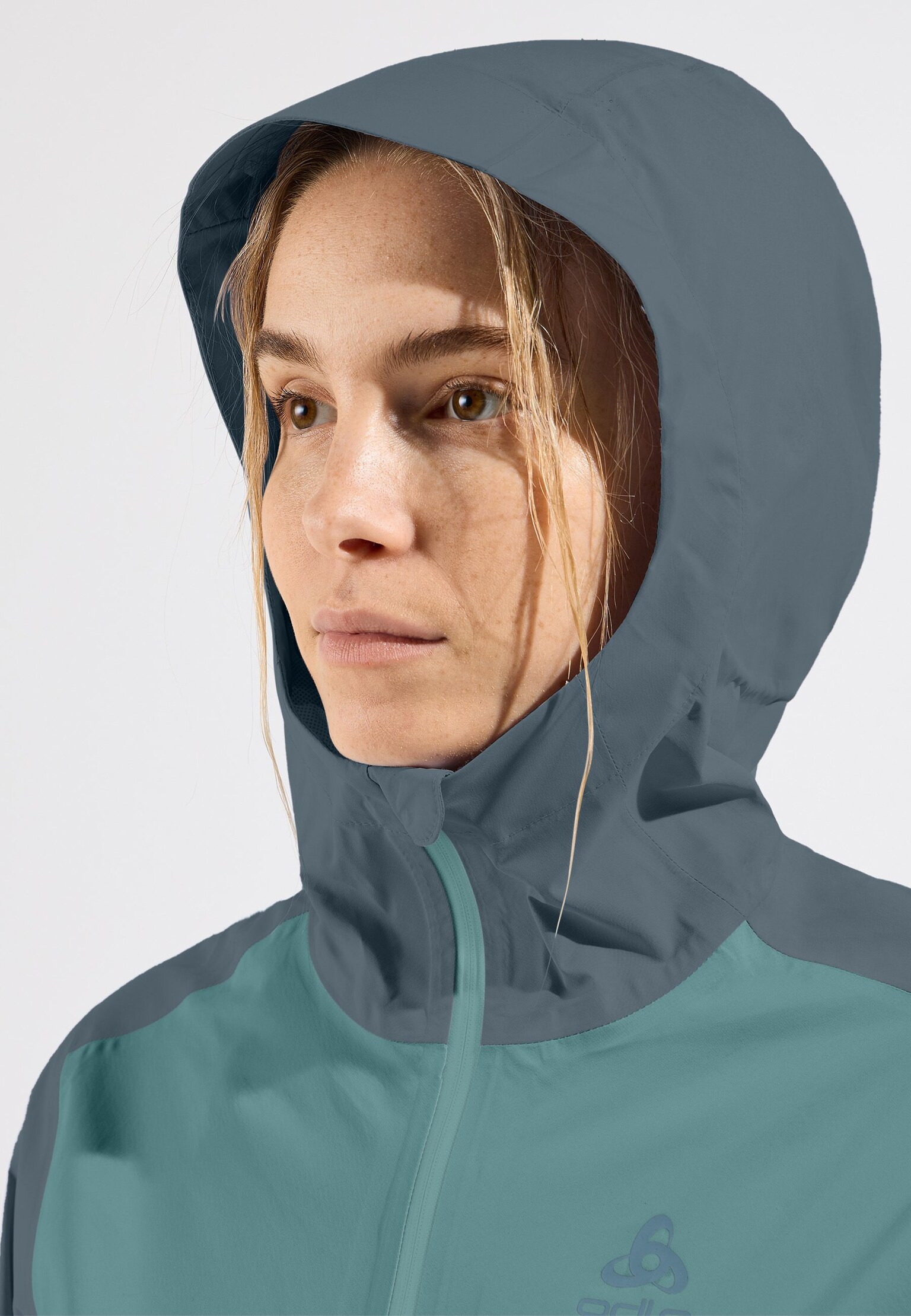 The women's Aegis 2.5L waterproof hardshell jacket