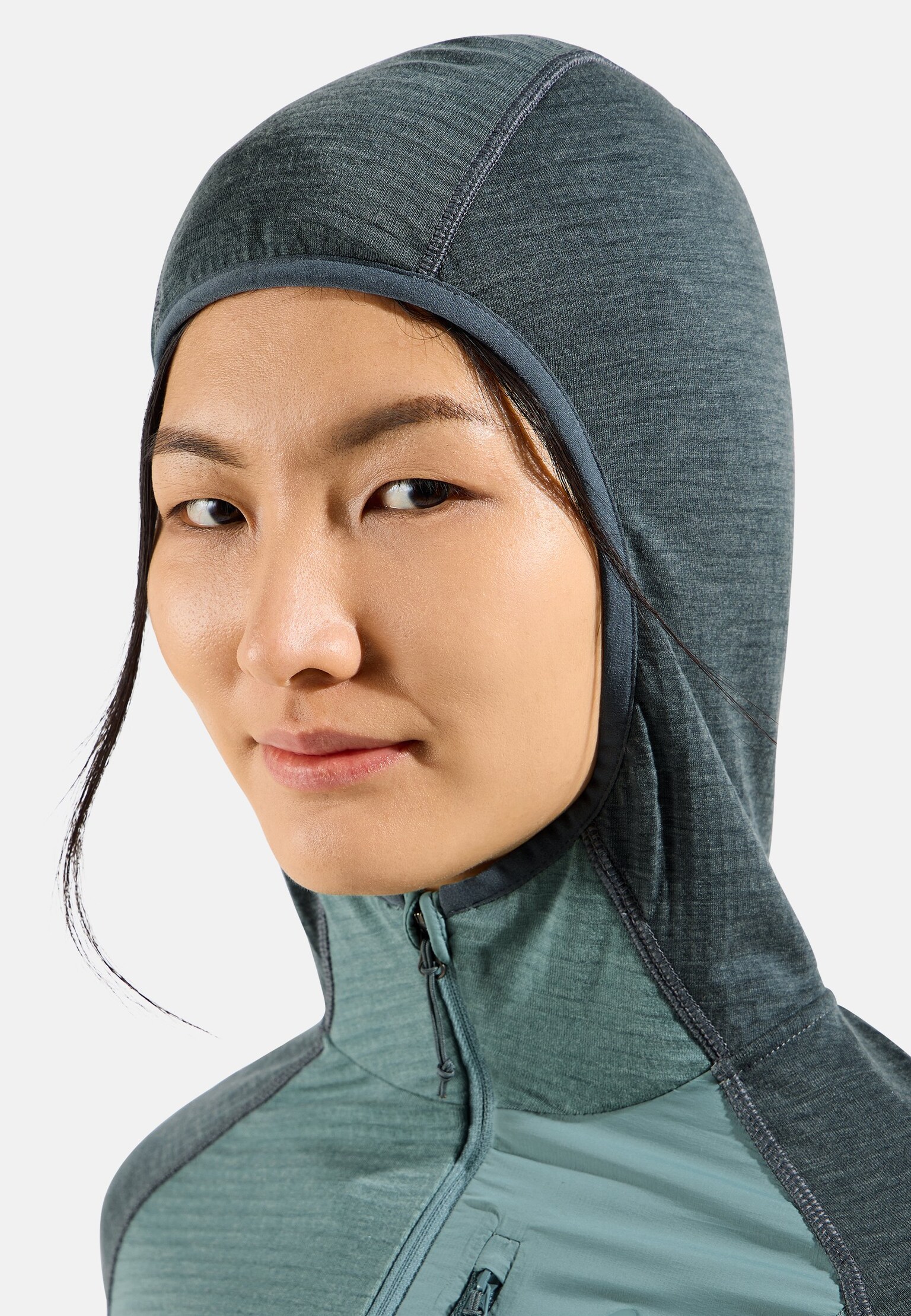 The Ascent mid layer hooded zip