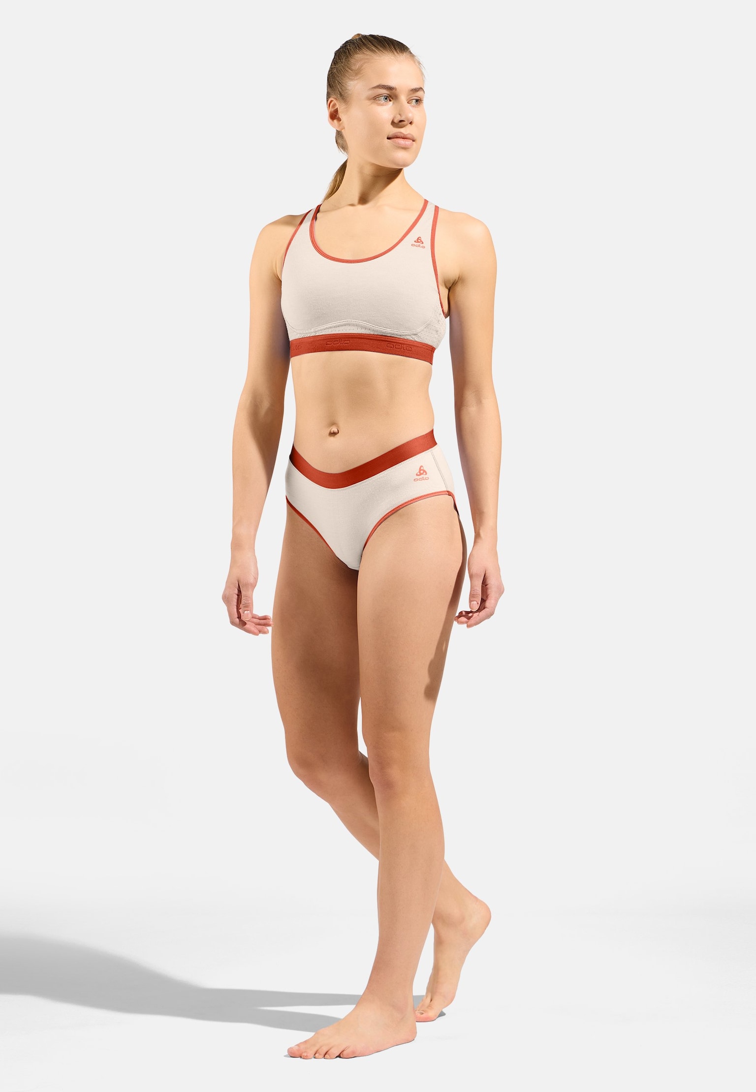 The Ascent Performance Wool Medium Sports Bra