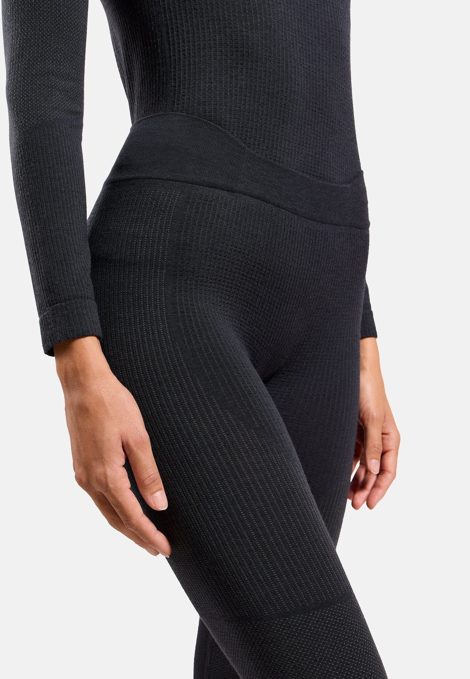 The Seamless Performance Wool 3/4 base layer bottoms