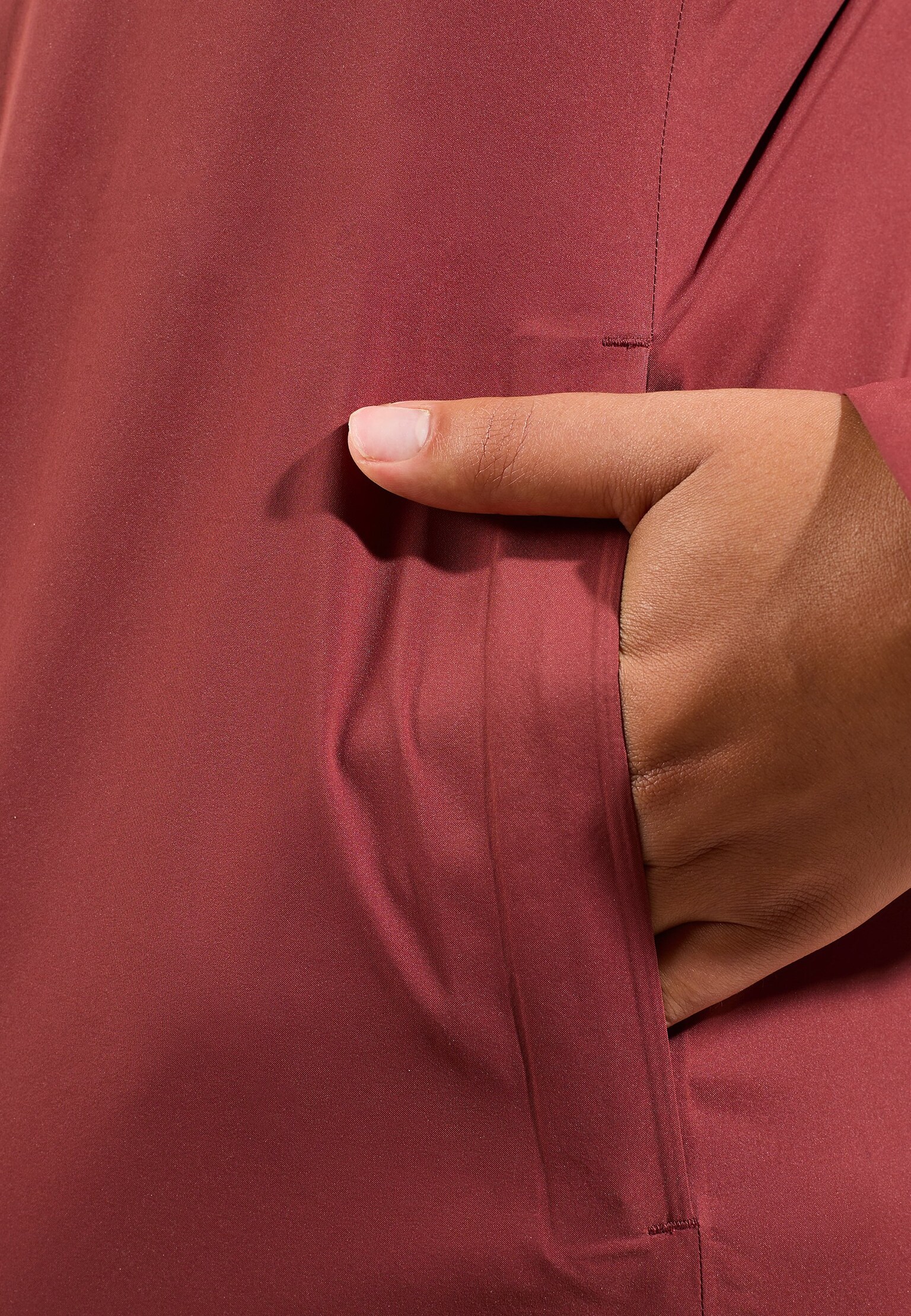 The women's Aegis 2.5L waterproof hardshell jacket