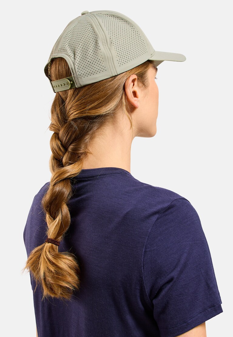 Performance Cap mit Knopfdruckleiste
